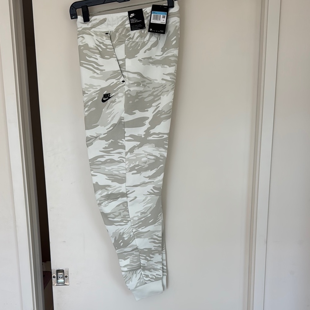 Nike Camo Joggers - Gray and White
